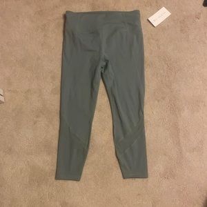 Athleta eclipse 7/8 tight capri leggings